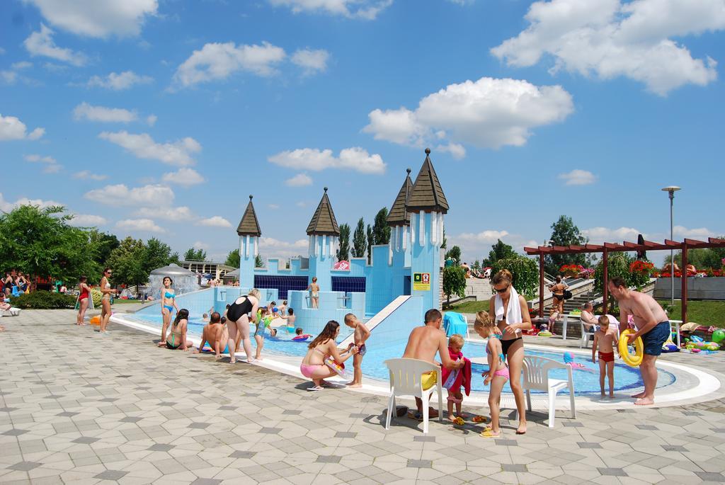 Hotel Termal Tiszaújváros Dış mekan fotoğraf
