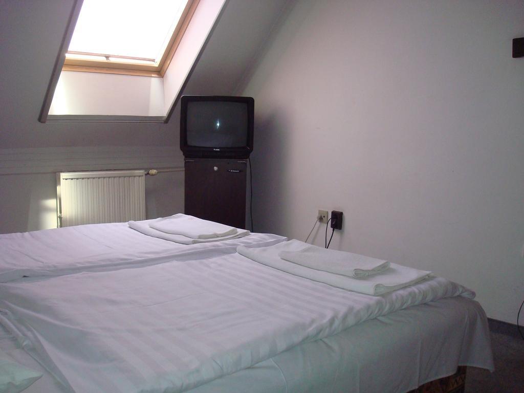 Hotel Termal Tiszaújváros Oda fotoğraf