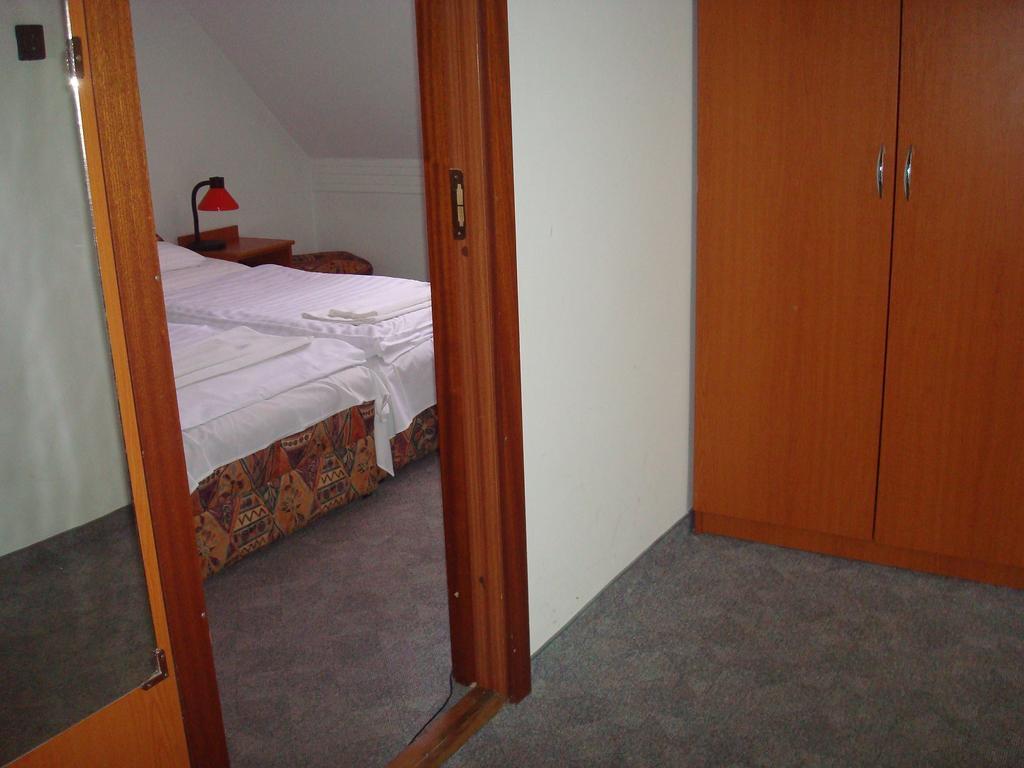 Hotel Termal Tiszaújváros Oda fotoğraf