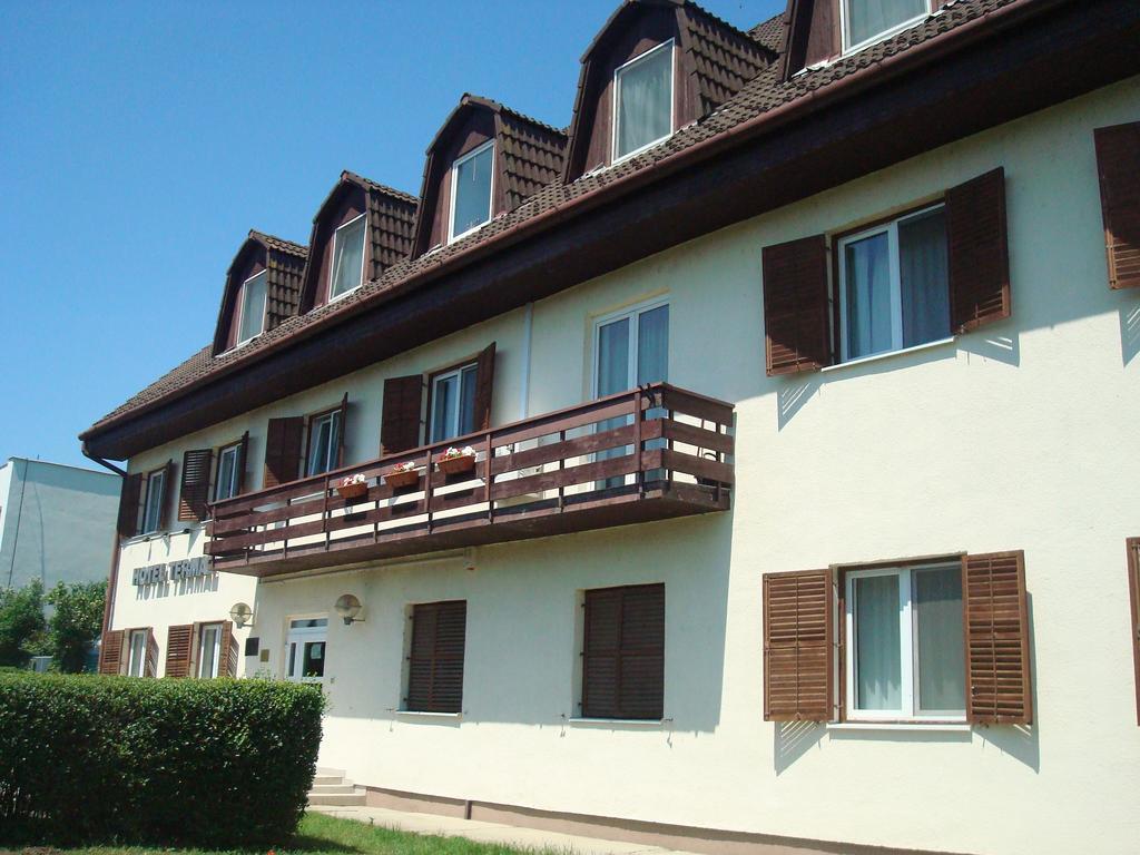 Hotel Termal Tiszaújváros Dış mekan fotoğraf